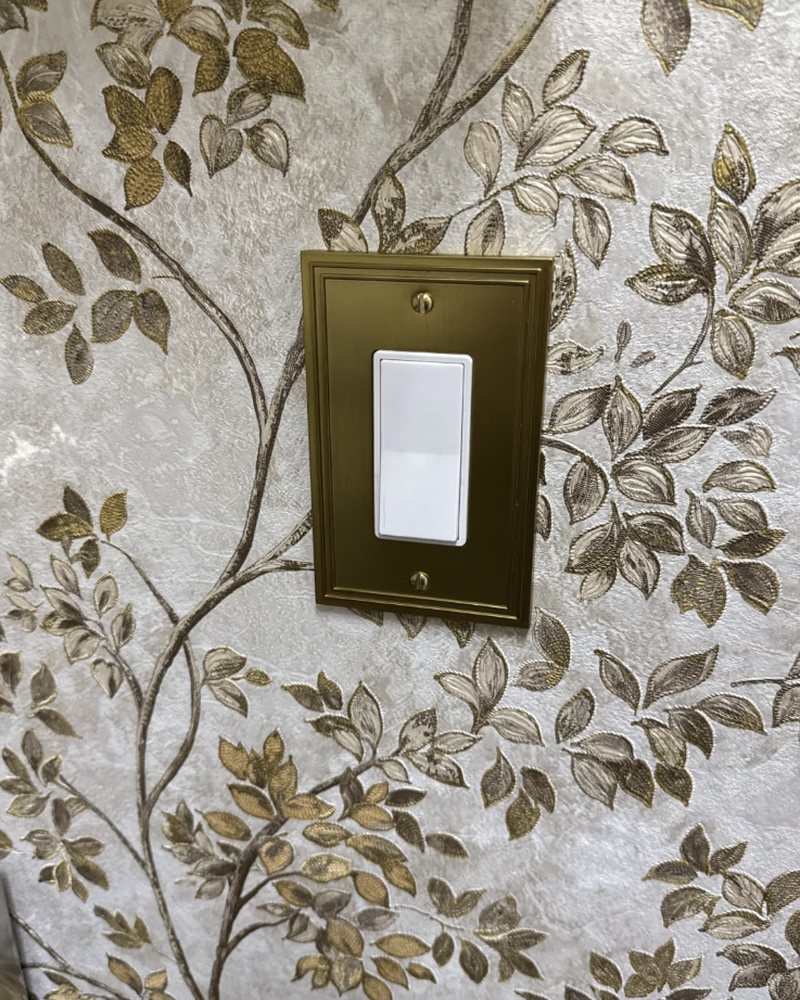 Customer photo: imperial brushed gold rocker leaf wallpaper